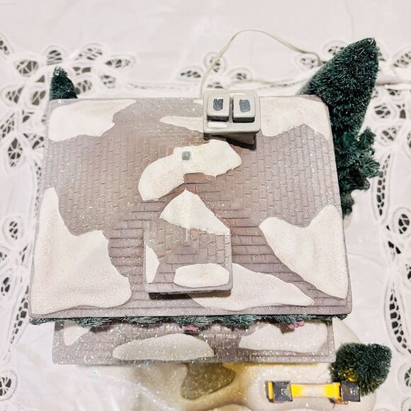 Dept 56 Winters Frost Edgewater Inn Christmas Village Ceramic House 4025415 - Picture 5 of 16